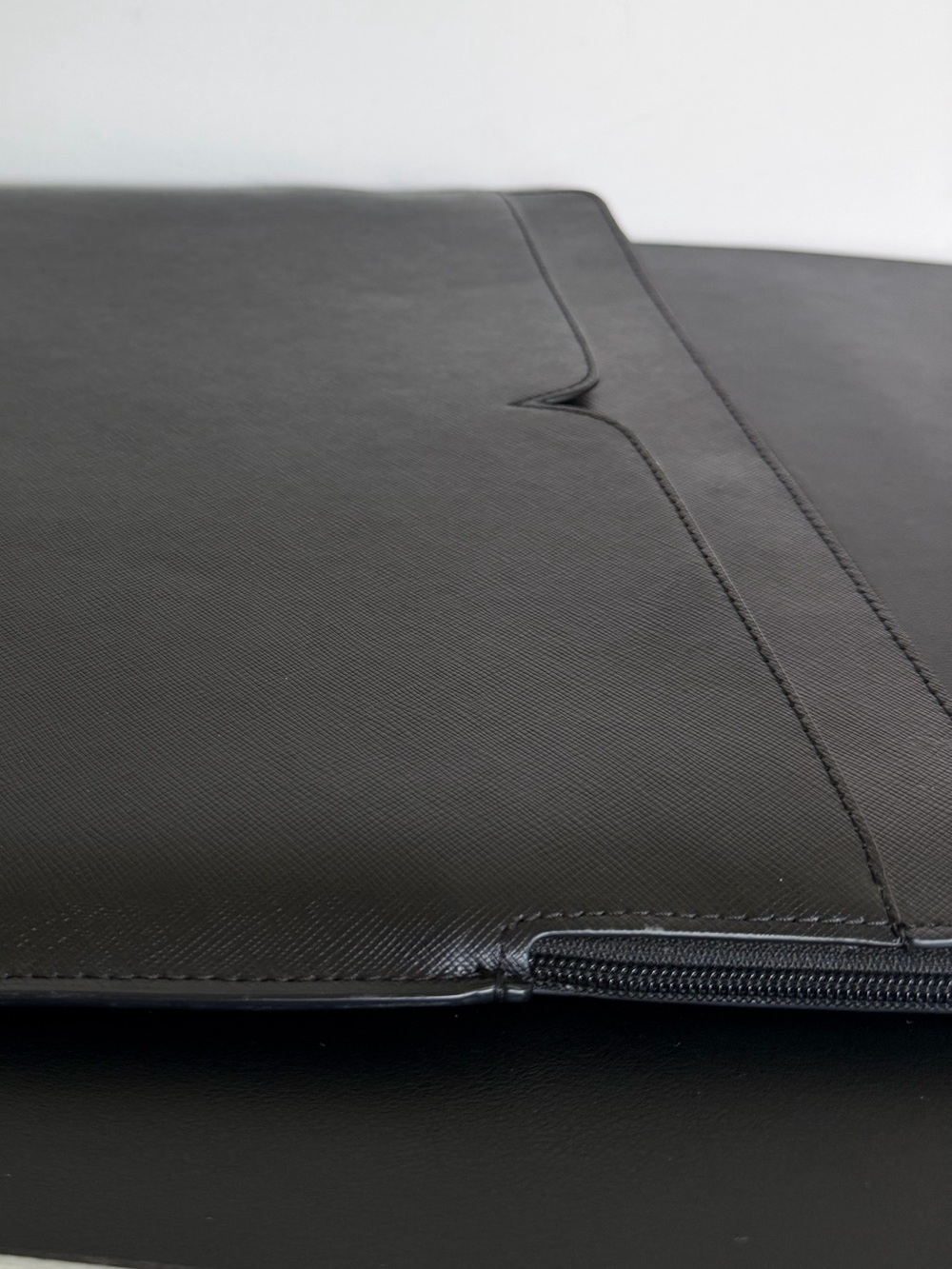 Kate Spade Black Saffiano Leather Laptop Sleeve Portfolio Case - Picture 7 of 12
